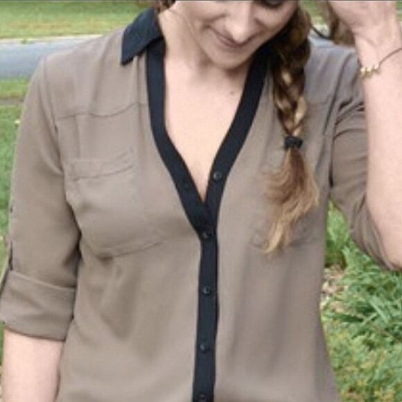 Express Portofino Taupe Button Down Blouse Black Trim - Picture 2 of 14